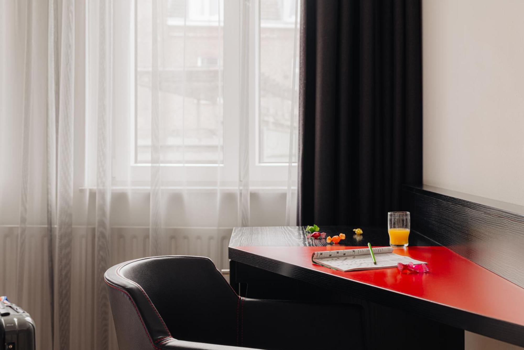 Leonardo Boutique Hotel Maastricht City Center Former Designhotel Bagian luar foto